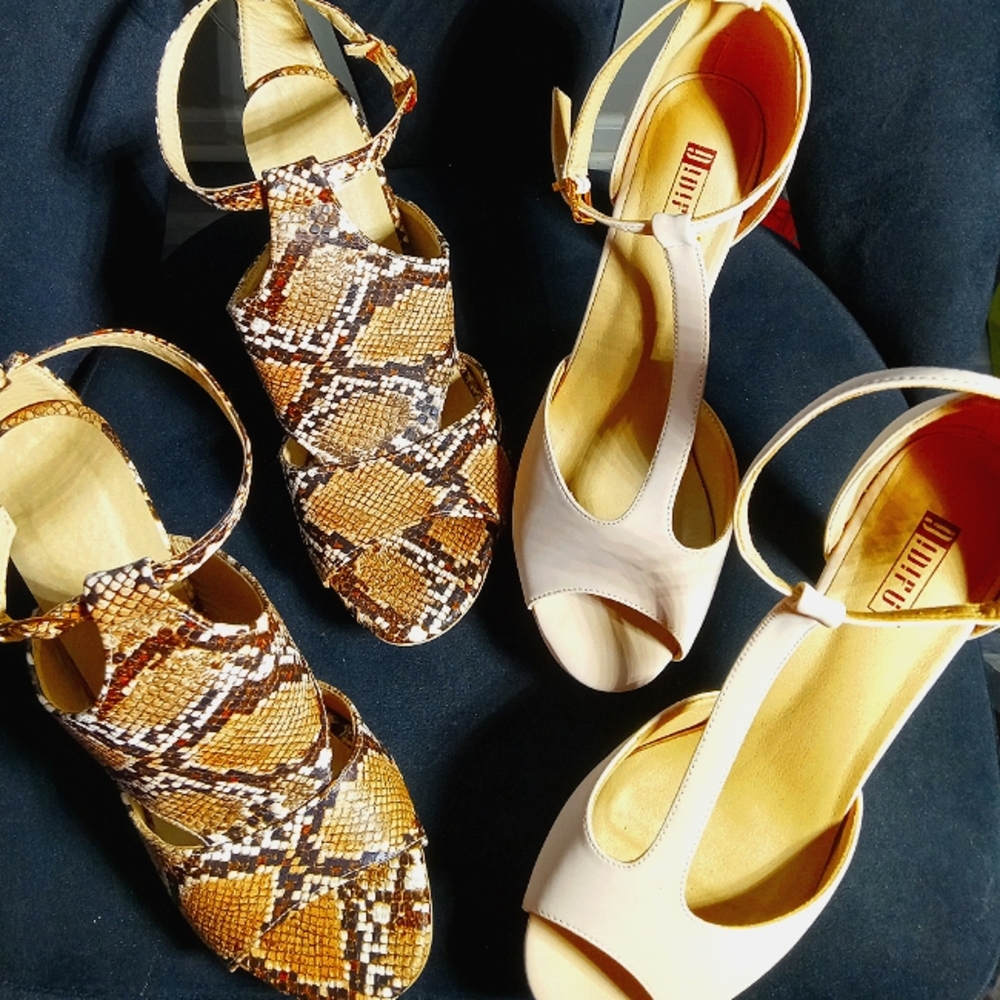 BOGOFREE SZ9.5 HEELS. GREAT CONDITION